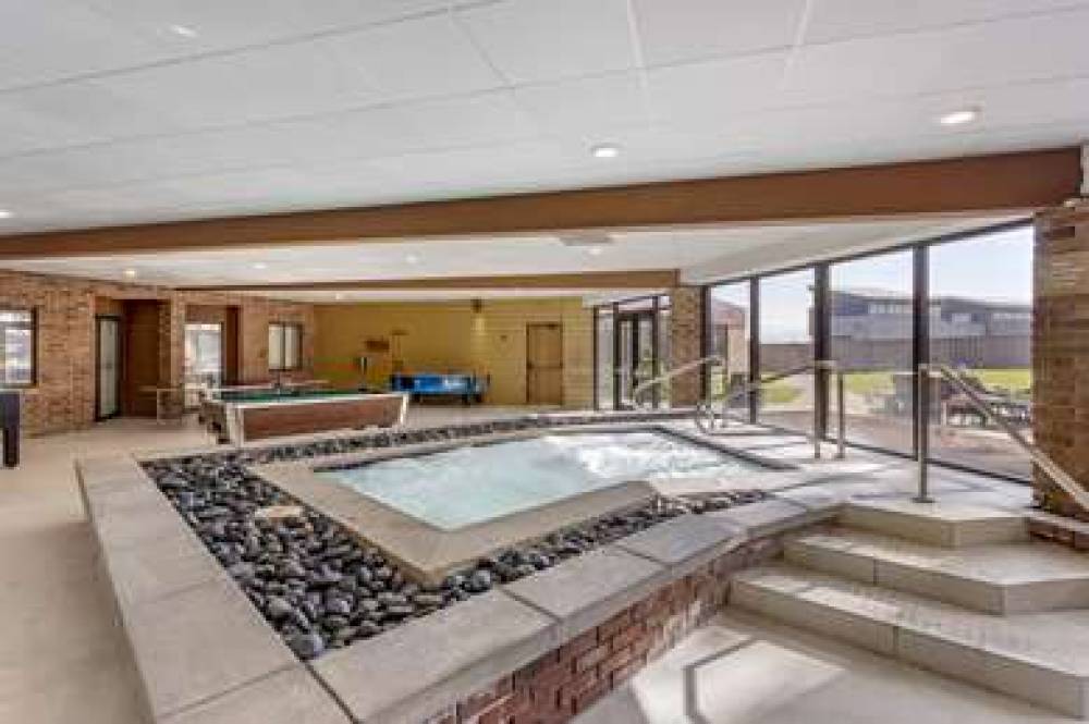 Best Western Plus Landmark Inn 1