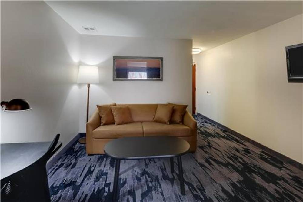 Best Western Plus Las Colinas Inn & Suites 9