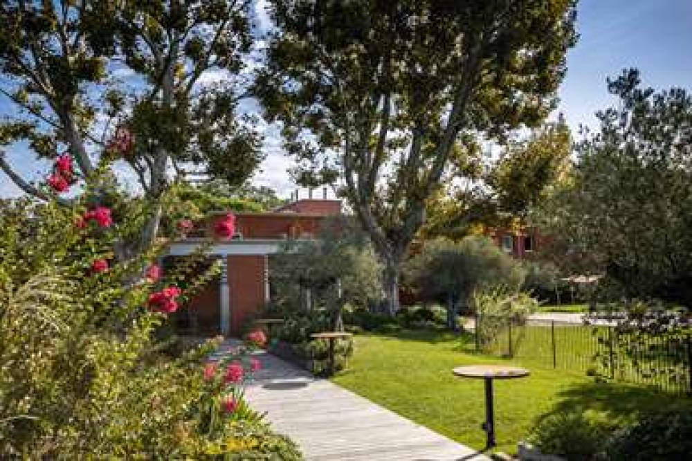 Best Western Plus Le Lavarin 6