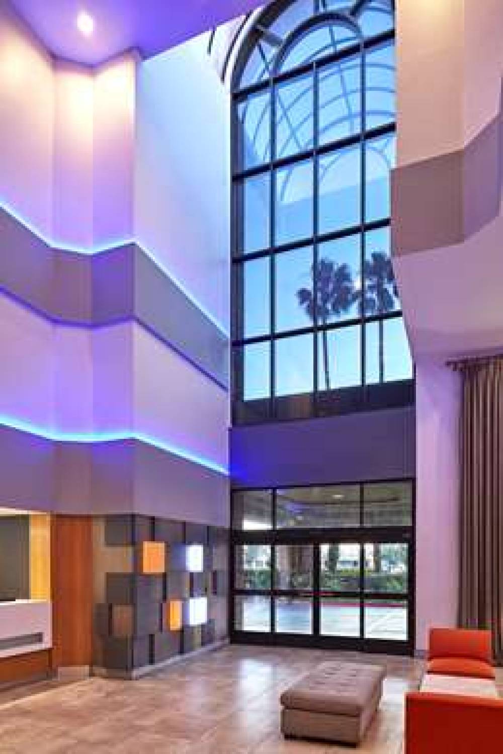 Best Western Plus Meridian Inn & Suites, Anaheim-Orange 5