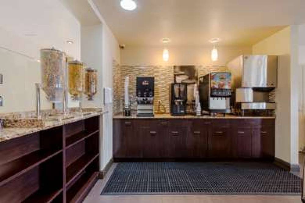 Best Western Plus Miami Airport North Hotel & Suites 10