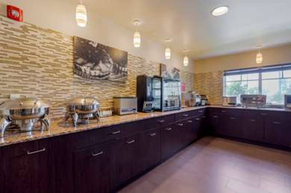 Best Western Plus Miami Airport North Hotel & Suites 9