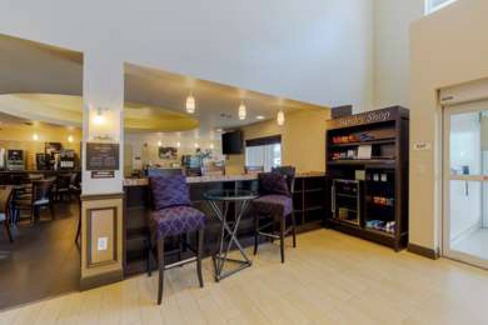Best Western Plus Miami Airport North Hotel & Suites 8