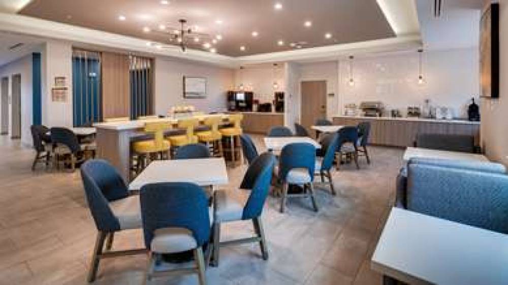 Best Western Plus Mid County 4