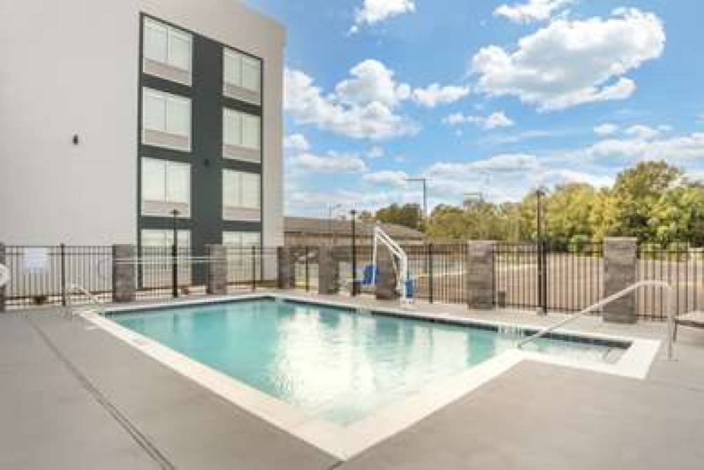Best Western Plus Mobile Inn & Suites 3