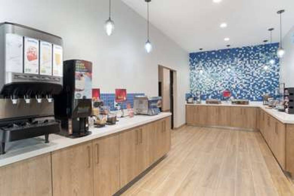 Best Western Plus Mobile Inn & Suites 9
