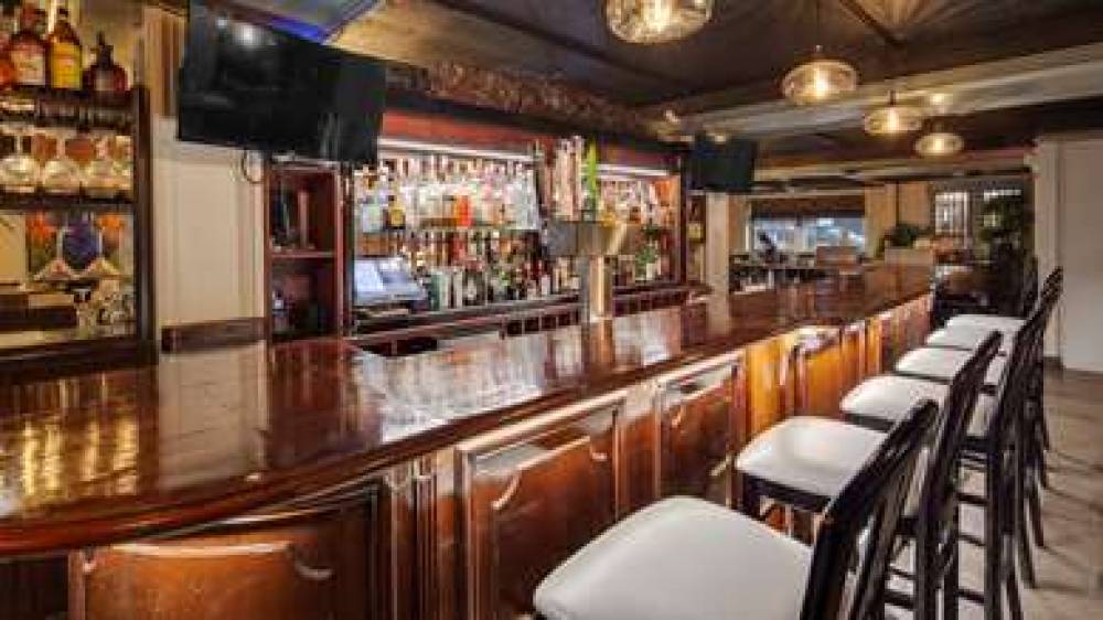 Best Western Plus Murray Hill Hotel And Suites 9