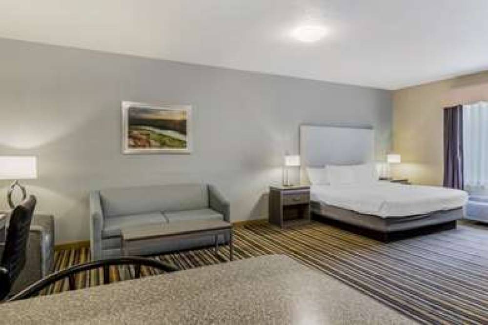 Best Western Plus New England Inn & Suites 2