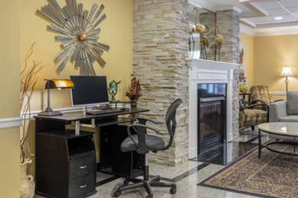 Best Western Plus New England Inn & Suites 10