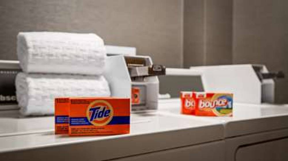 Best Western Plus North Canton Inn & Suites 8