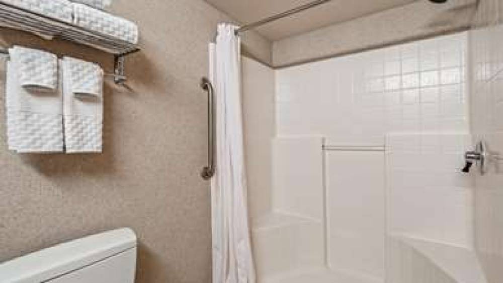 Best Western Plus North Las Vegas Inn & Suites 9