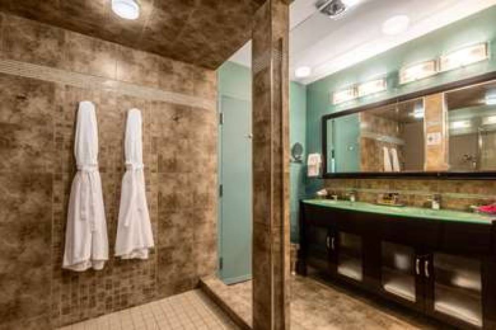 Best Western Plus NorWester Hotel & Conference Centre 8