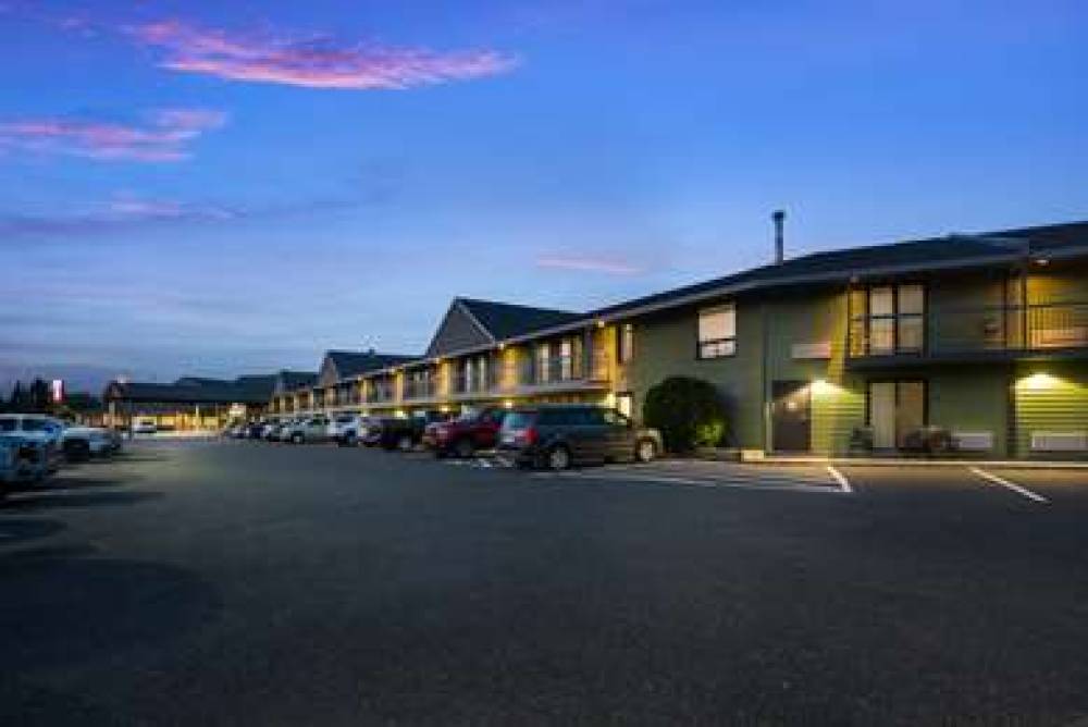 Best Western Plus NorWester Hotel & Conference Centre 9