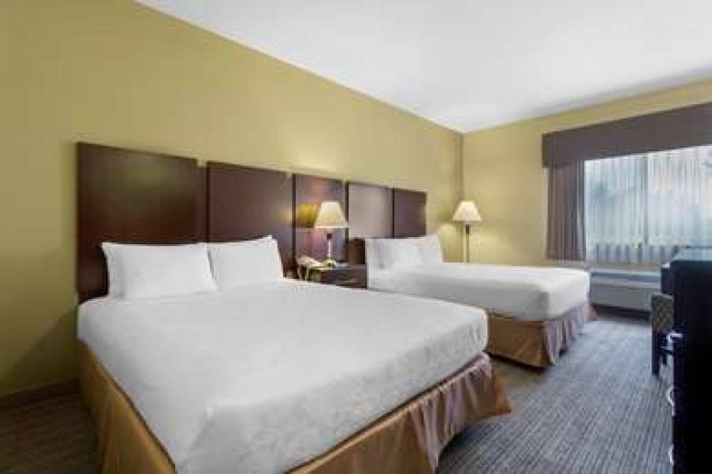 Best Western Plus Plaza By The Green 10