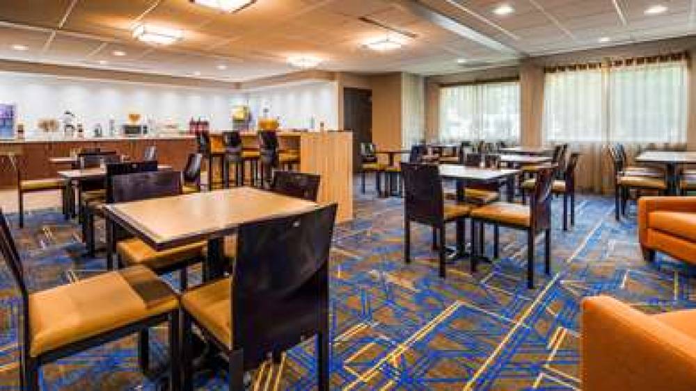 Best Western Plus Portland Airport Hotel & Suites 8