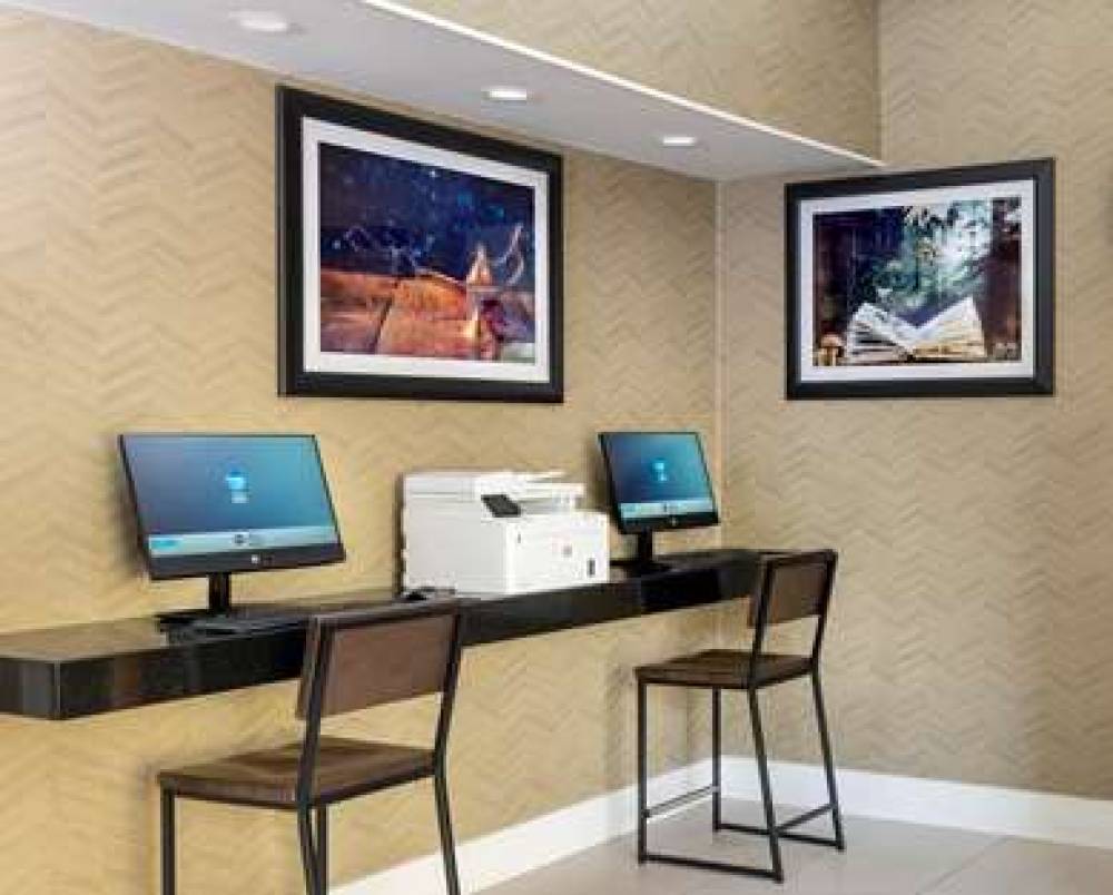 Best Western Plus Raffles Inn & Suites 5