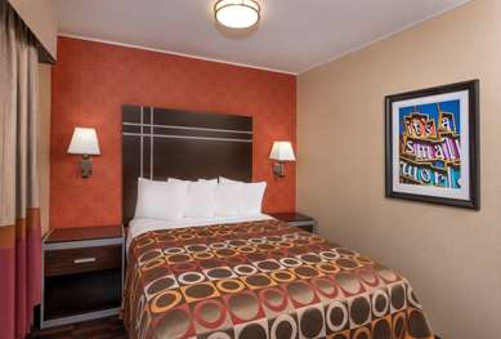 Best Western Plus Raffles Inn & Suites 10