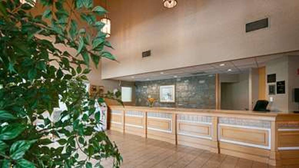 Best Western Plus Revere Inn & Suites 4