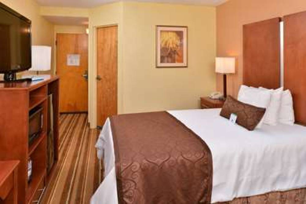 Best Western Plus Richmond Airport Hotel 7