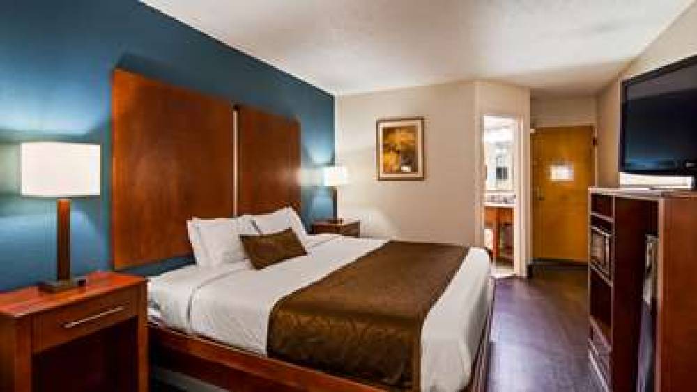 Best Western Plus Richmond Airport Hotel 10