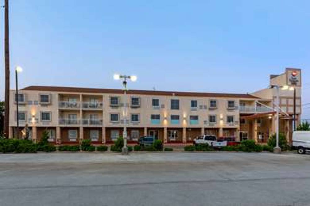 Best Western Plus Rockwall Inn & Suites 9