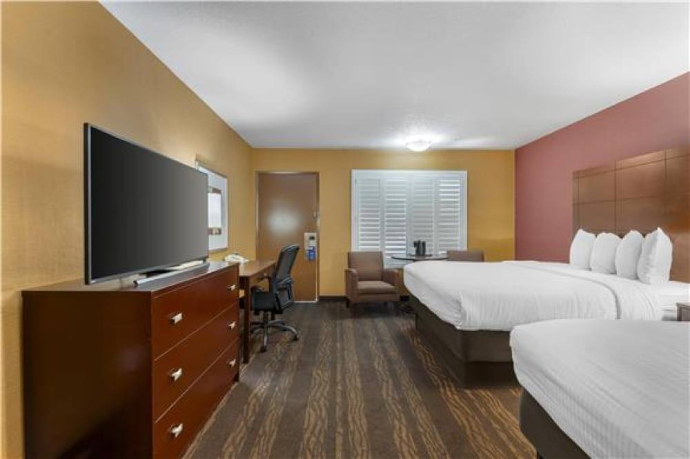 Best Western Plus Stovall's Inn 10