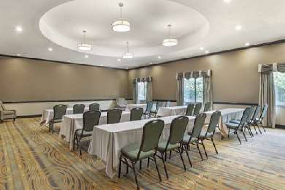 Best Western Plus Texoma Hotel & Suites 7