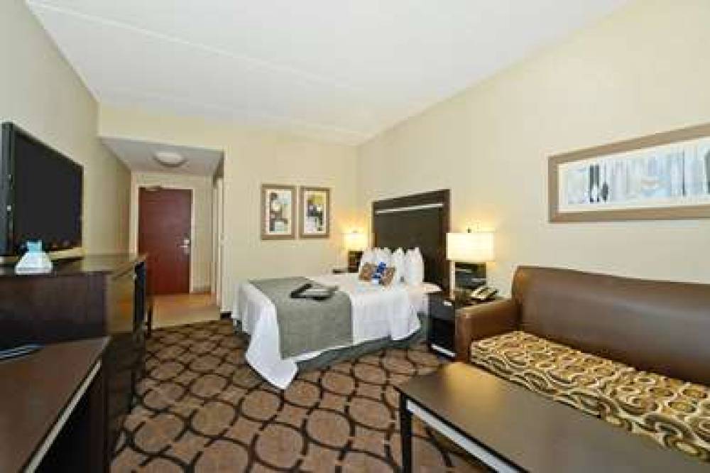Best Western Plus Travel Hotel Toronto Airport 3