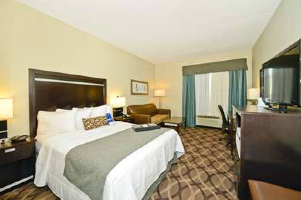 Best Western Plus Travel Hotel Toronto Airport 1
