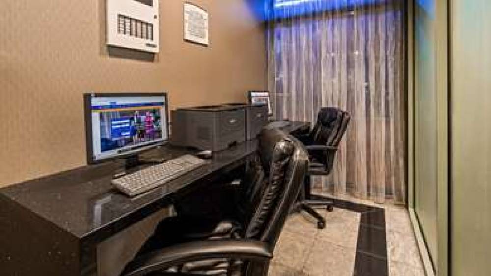 Best Western Plus Travel Hotel Toronto Airport 5