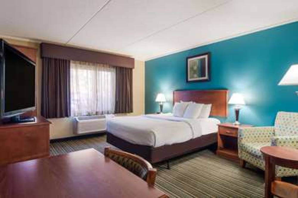 Best Western Plus Traverse City 3