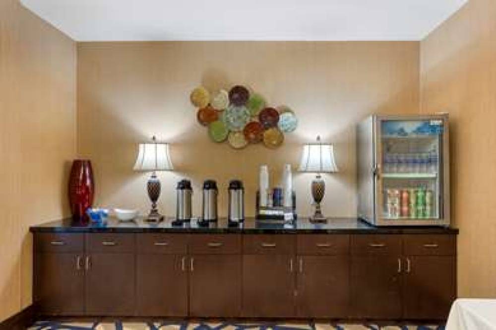 Best Western Plus University Park Inn & Suites 7