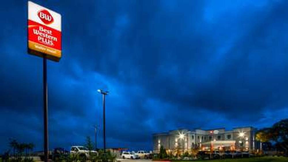 Best Western Plus Waller Hotel