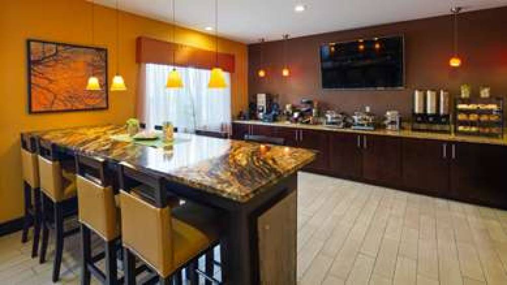 Best Western Plus Whitewater Inn 8