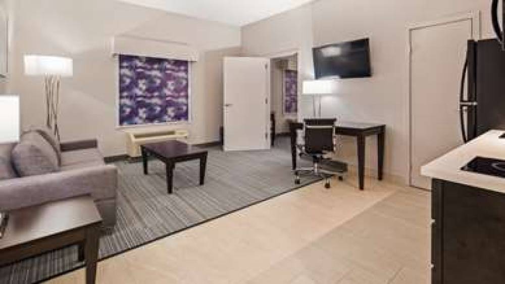 Best Western Plus Wilkes Barre-Scranton Airport Hotel 3