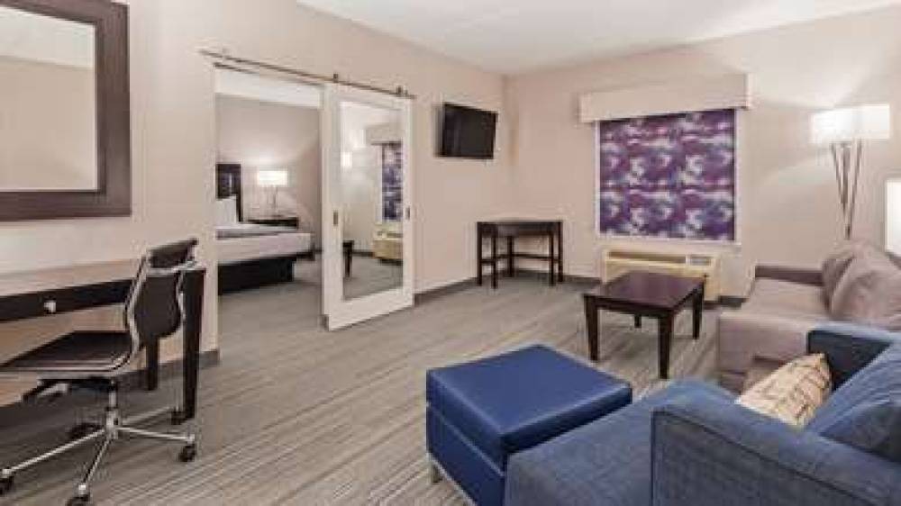 Best Western Plus Wilkes Barre-Scranton Airport Hotel 2
