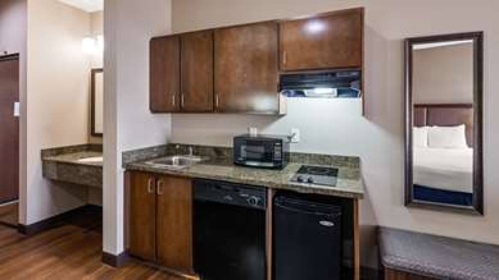 Best Western Plus Williston Hotel & Suites 4