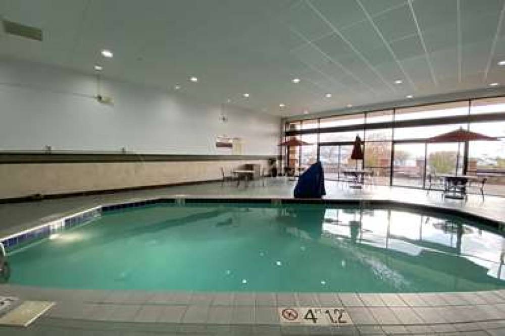 WYNDHAM BURNSVILLE NICOLLET INN 4
