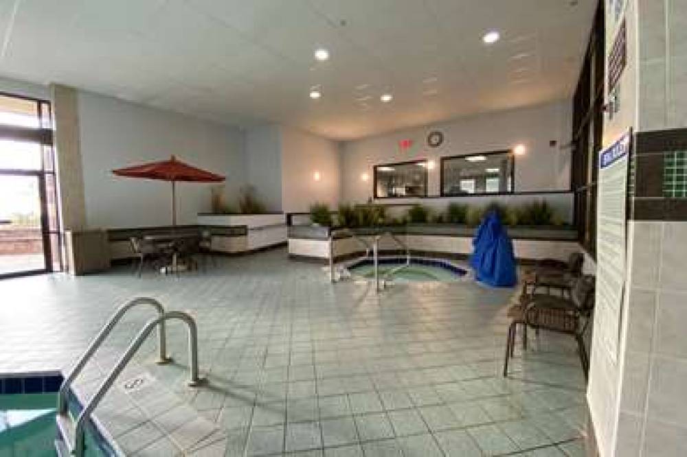 WYNDHAM BURNSVILLE NICOLLET INN 3