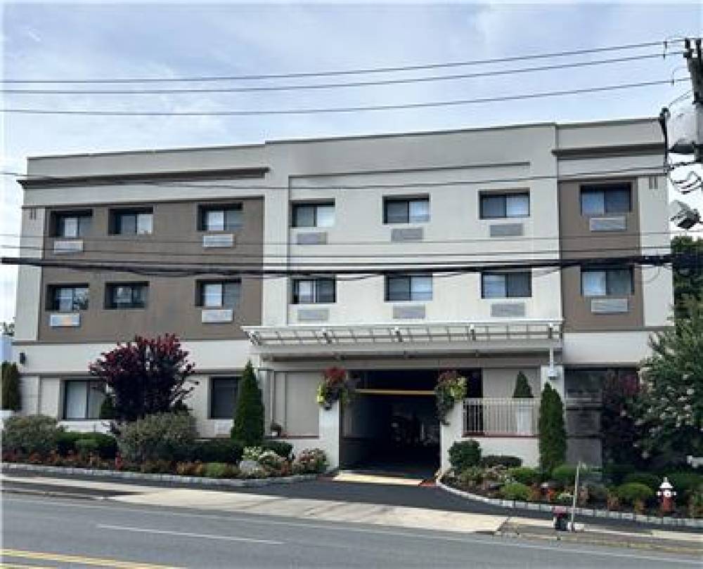 Best Western Roslyn Long Island Hotel