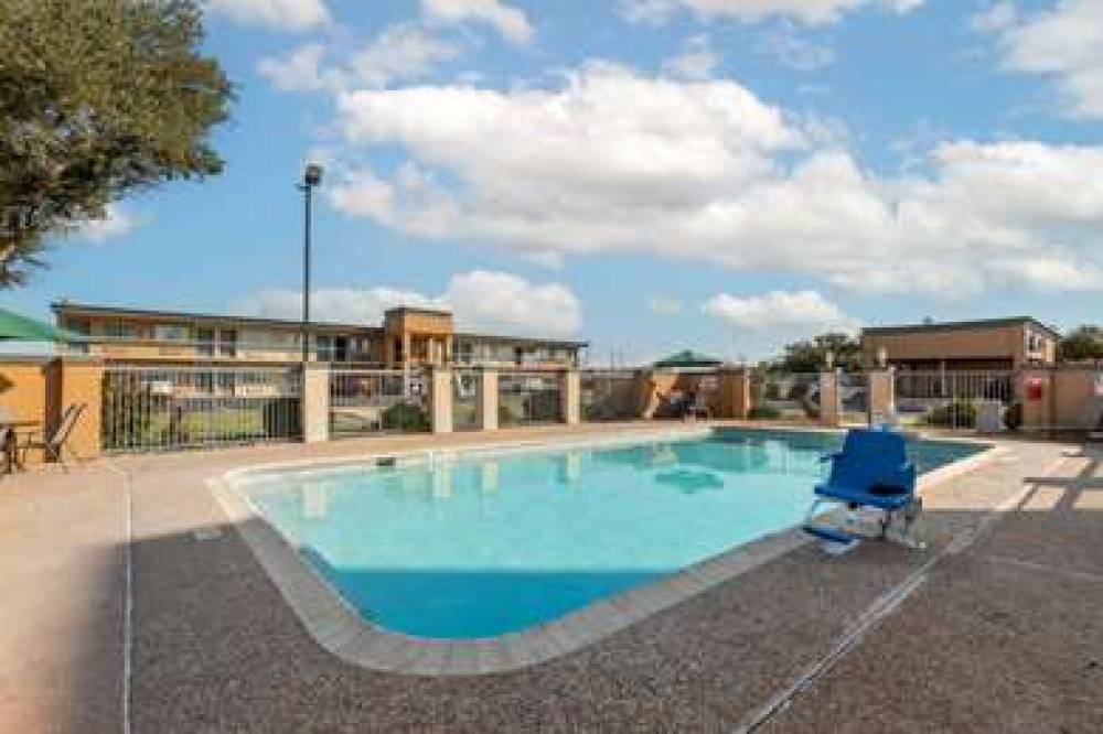 Best Western Taylor Inn 4