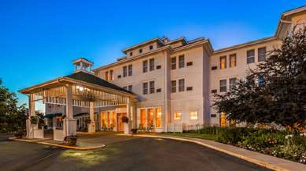 Best Western The Hotel Chequamegon 1