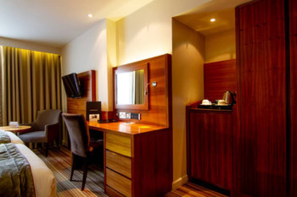 BLAKEMORE HYDE PARK 10