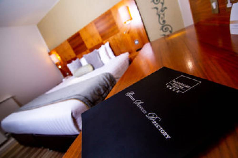 BLAKEMORE HYDE PARK 4