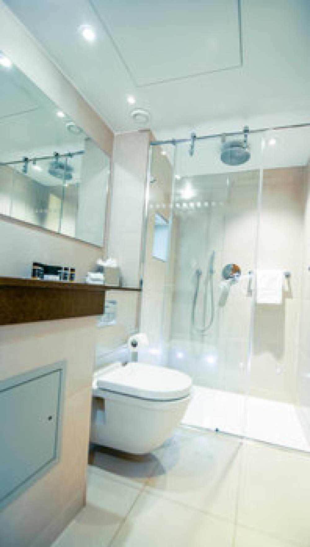 BLAKEMORE HYDE PARK 8
