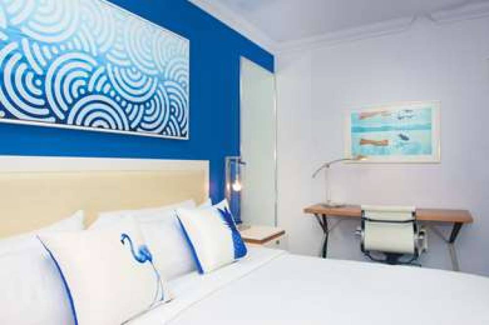 BLUE MOON HOTEL 10