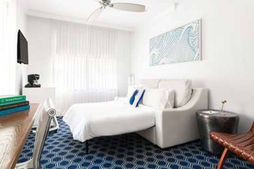 BLUE MOON HOTEL 6