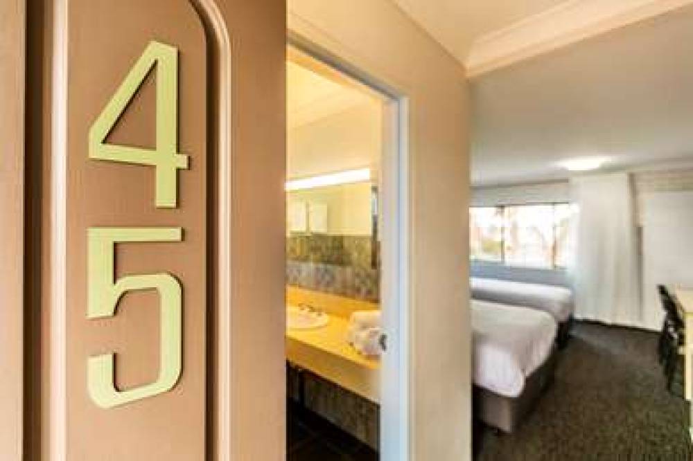 BOOMERANG HOTEL 10