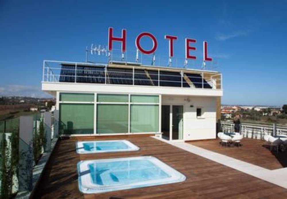 BREAKING BUSINESS HOTEL 9