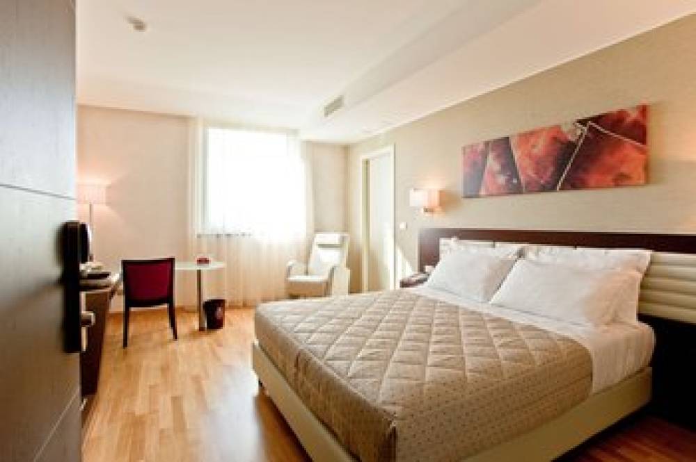 BREAKING BUSINESS HOTEL 5